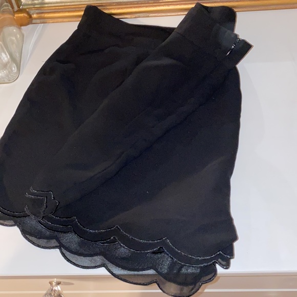 Scalloped shorts - Picture 3 of 3